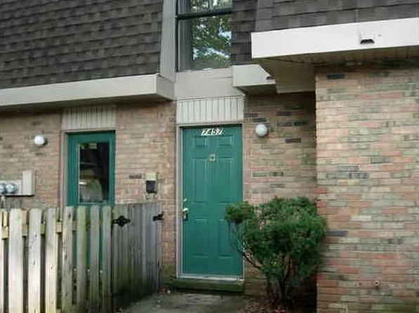 7404 Country Brook Dr, Indianapolis, IN 46260