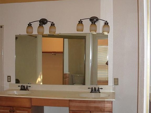 Master bath w/skylight