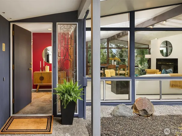 3905 96th Avenue SE, Mercer Island, WA 98040