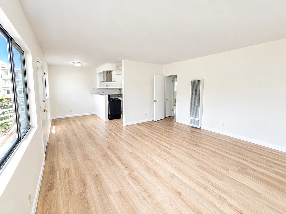 365 W Milford St #6
