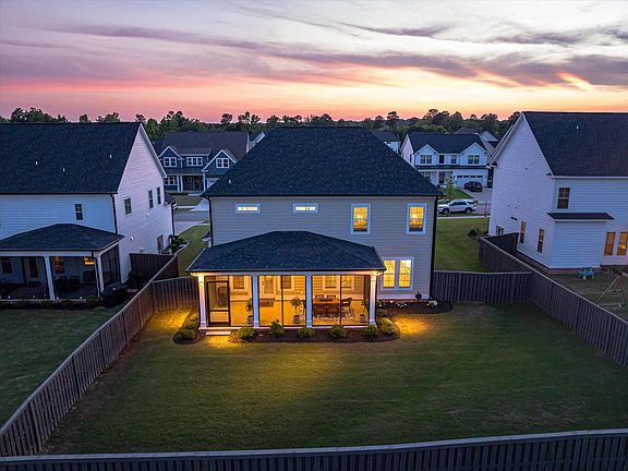 3rd image of 3045 Rosewood Drive