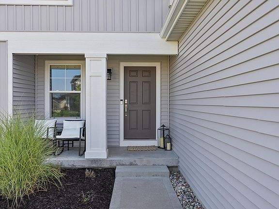 5th image of 7449 Macview Dr