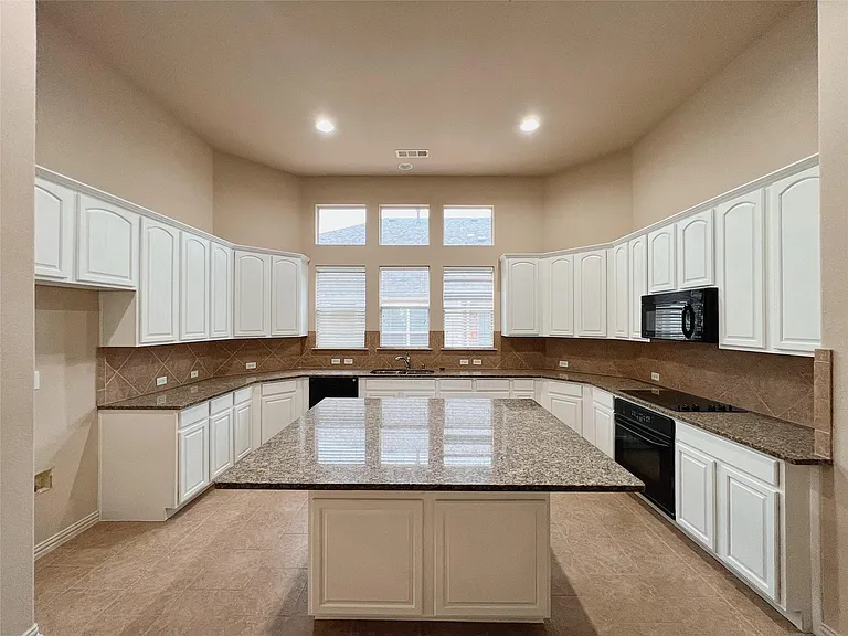 2798 Sparks Dr — Photo 21