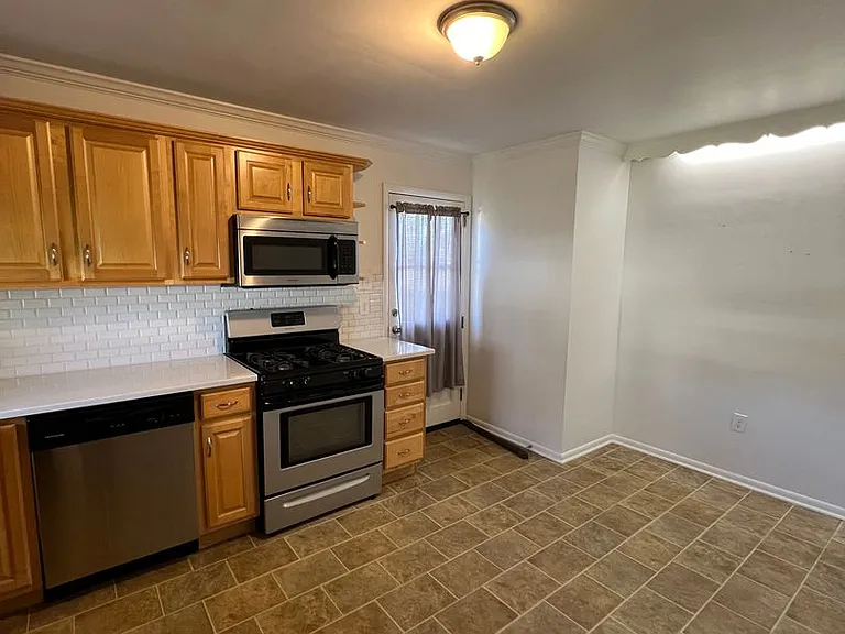 427 W Marion St — Photo 6