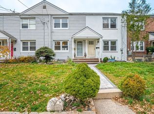 35 Victory Ct, Metuchen, NJ 08840