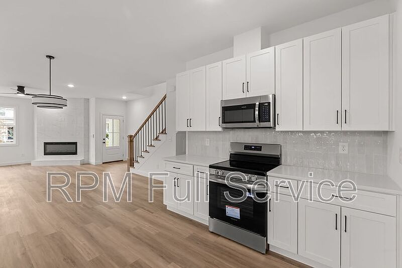 1st image of 2109B 14th Ave N