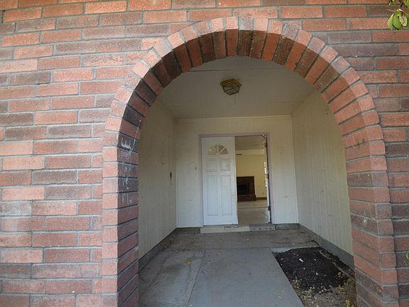 3rd image of 7013 Casa Loma Cir