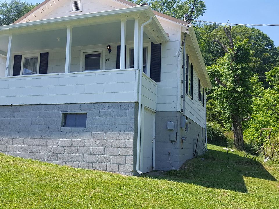 house carport to left
