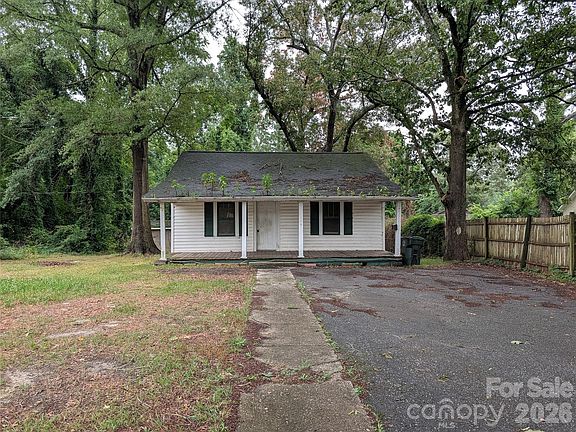 3rd image of 109 Carlton Dr