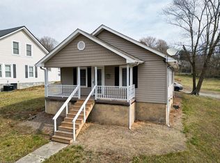 711 S South St, Mount Airy, NC 27030