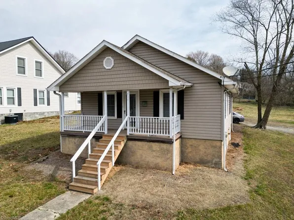 711 S South St, Mount Airy, NC 27030