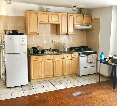 2nd image of 1426 S 18th St Fl 2nd