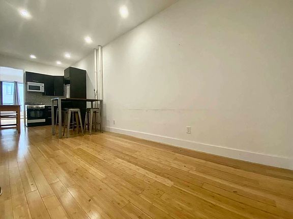 3rd image of 88 Clay St #2A
