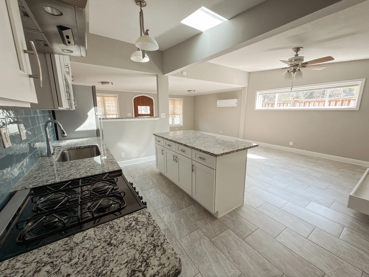 Studio, 650 sqft, $1,500 — Photo 3