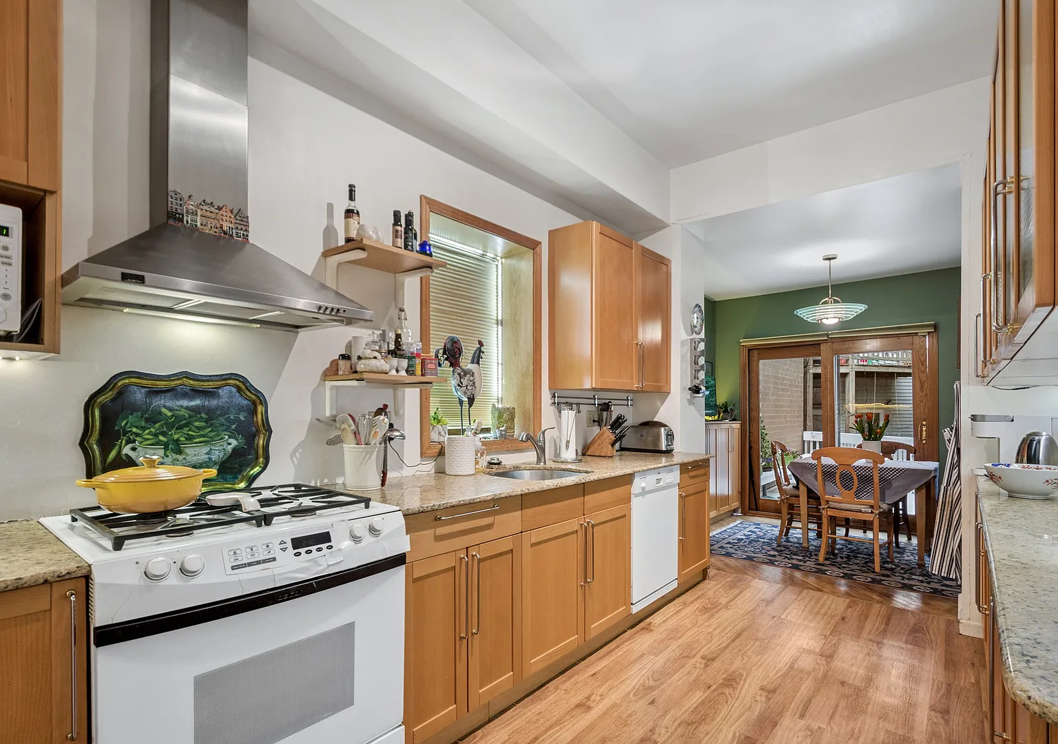 2 bed, 1600 sqft, $4,300 — Photo 3
