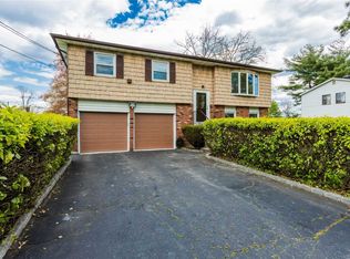 97 Lakeway Dr, West Babylon, NY 11704