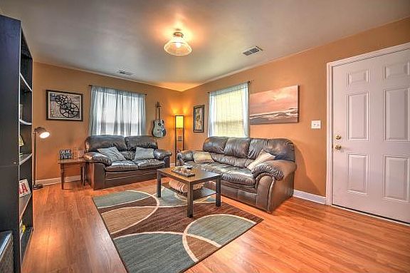 3rd image of 1344 Garden Dr