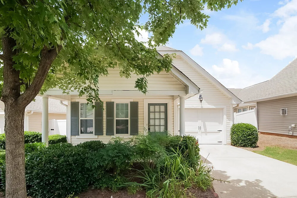 3 bed, 2.0 bath, 1314 sqft, $1,885 — Photo 2