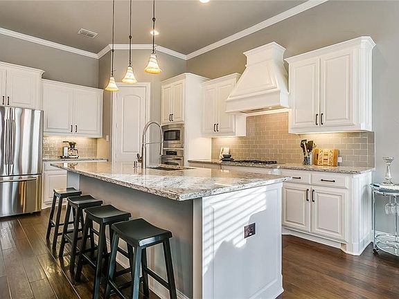3rd image of 2807 Sherwood Dr