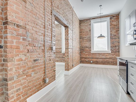 4th image of 164 N Louisville St APT 4