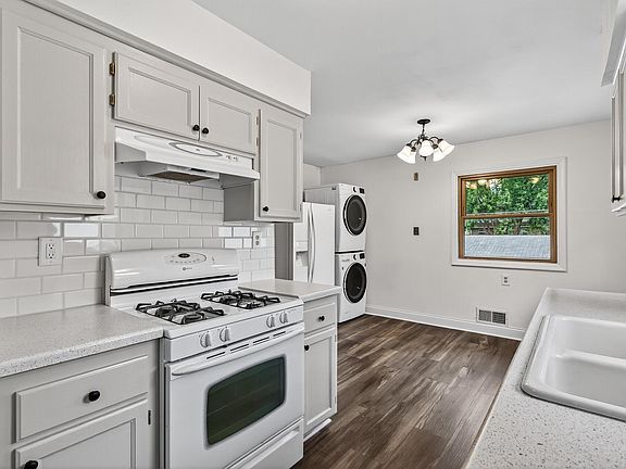 4th image of 2187 5th St E