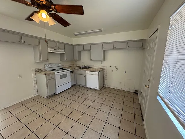 21130 Santa Barbara Dr #4 — Photo 11