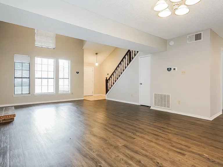 2305 Weyborn Dr — Photo 6