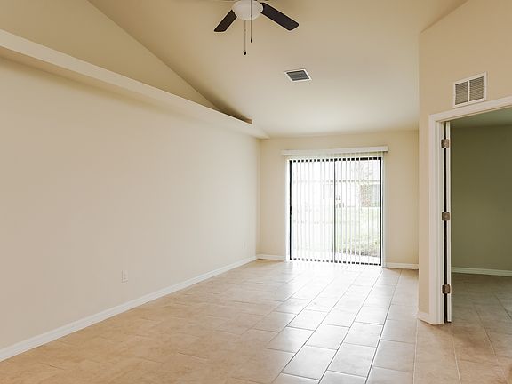 5th image of 1004 NE 8th Pl
