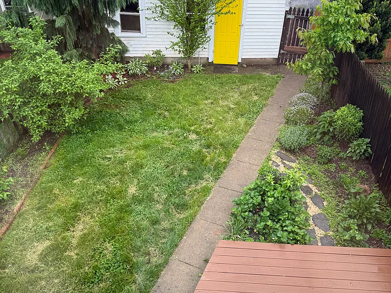 976 E Market St — Photo 12