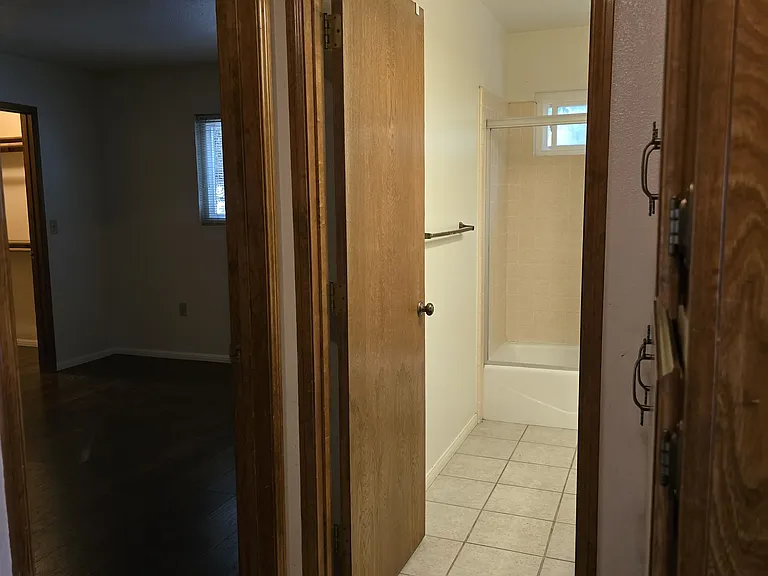 4281 Warwick Ct — Photo 7