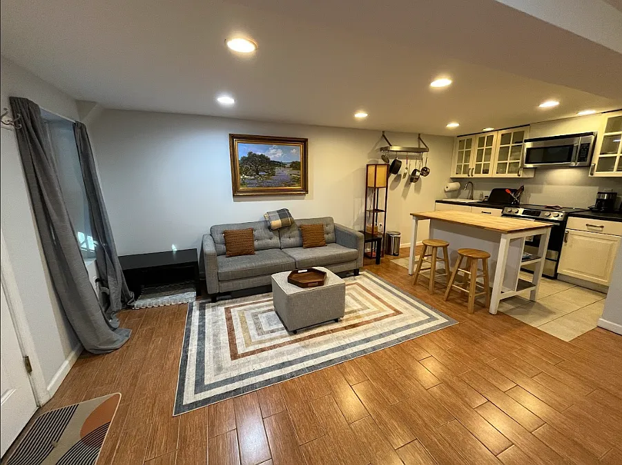 715 Quincy St NW #2