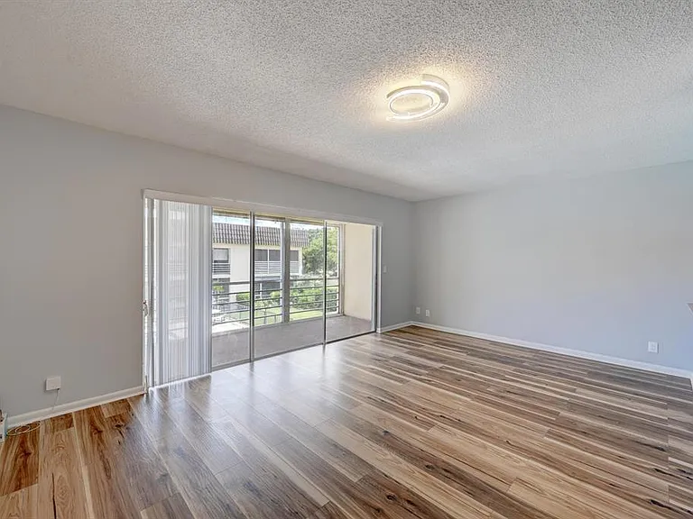 342 Southwind Dr #216 — Photo 9