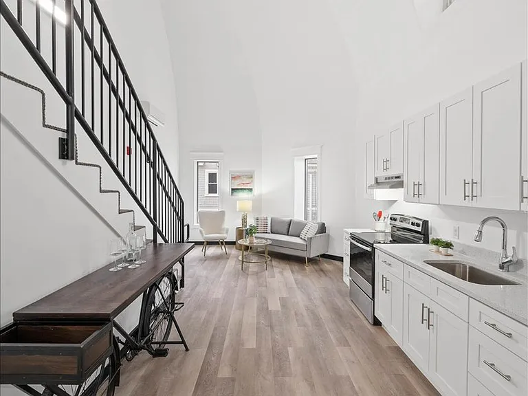 401 Olo Street - Former Church Parish Converted In Luxury Apartments! — Photo 21
