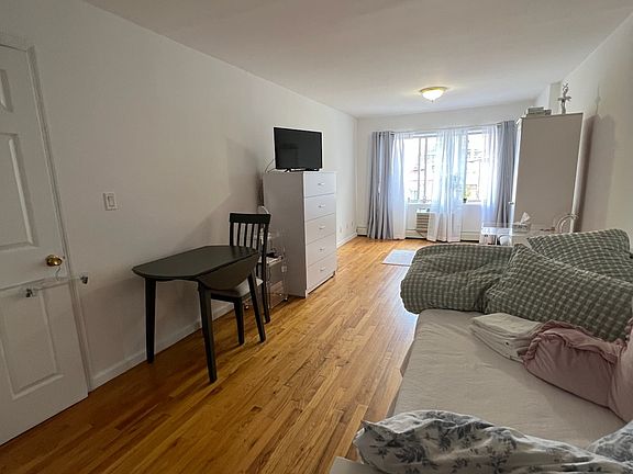 2nd image of 2330 Broadway #3