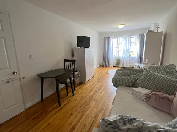 23-30 B'way image 1 of 6