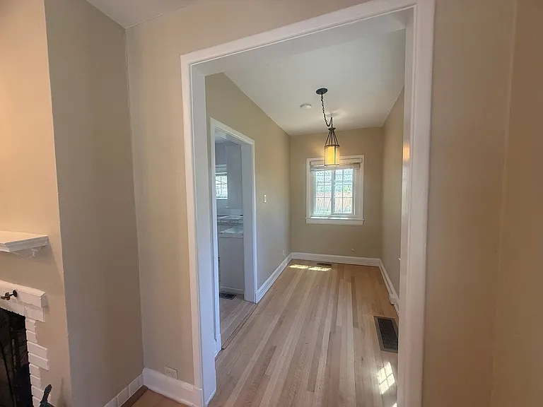 834 N Newport St — Photo 13