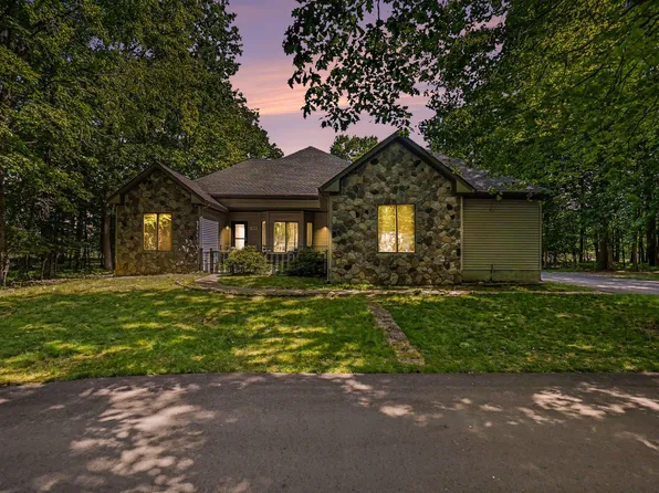 9980 Sunset Dr, Stanwood, MI 49346