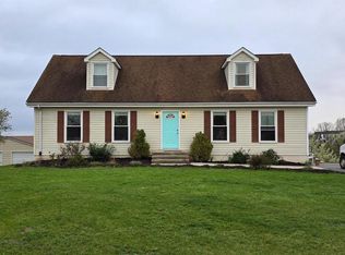 94 Tulip Ct, Falling Waters, WV 25419