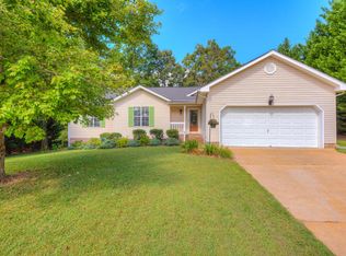 405 Fallen Leaf Dr, Soddy Daisy, TN 37379