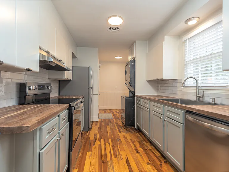 4958 Welchshire Ave — Photo 10