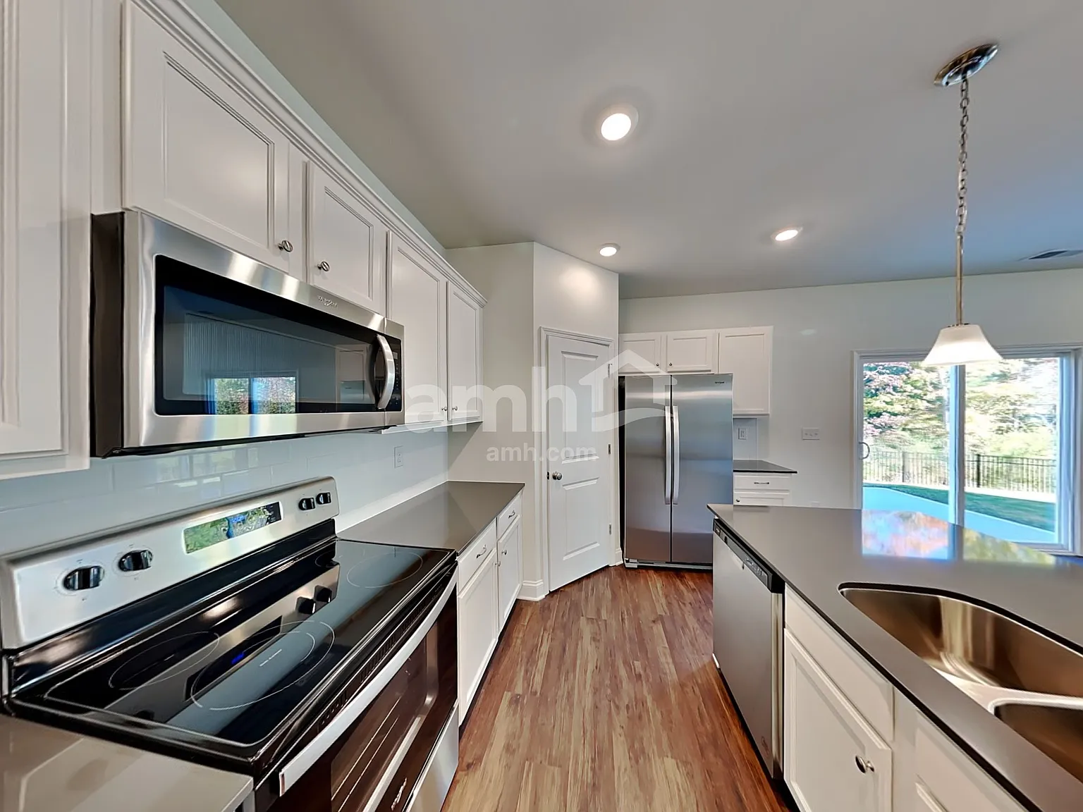 5 bed, 3.0 bath, 2513 sqft, $3,070 — Photo 3