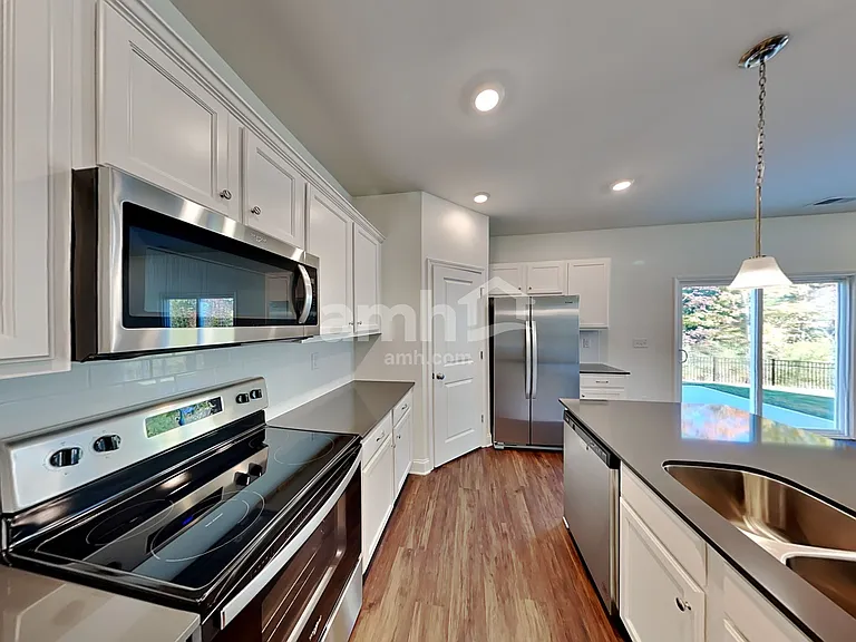 555 Rivermist Dr — Photo 3