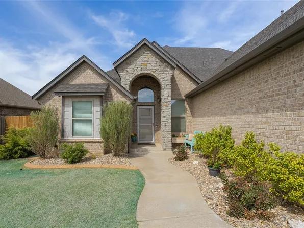 9305 NW 80th St, Yukon, OK 73099