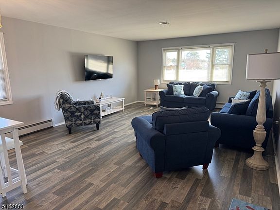 4th image of 1 Ashcroft Ln