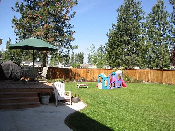 Wood deck & large yard