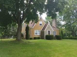 706 S Rainbow Dr, Clare, MI 48617