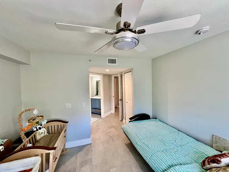 2033 SE 10th Ave #620 — Photo 7