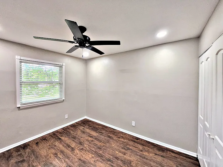 1504 Oakwood Ave NE — Photo 15