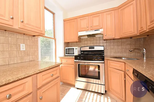 Rented by RES New York | media 2