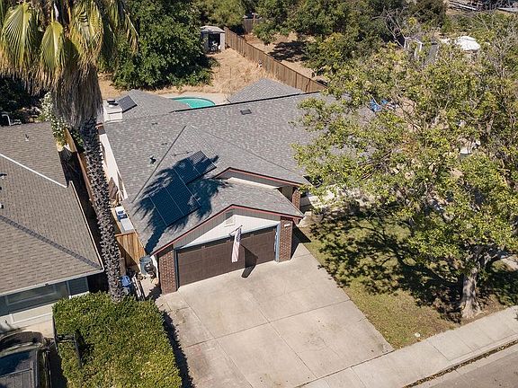 5th image of 217 Tyler St